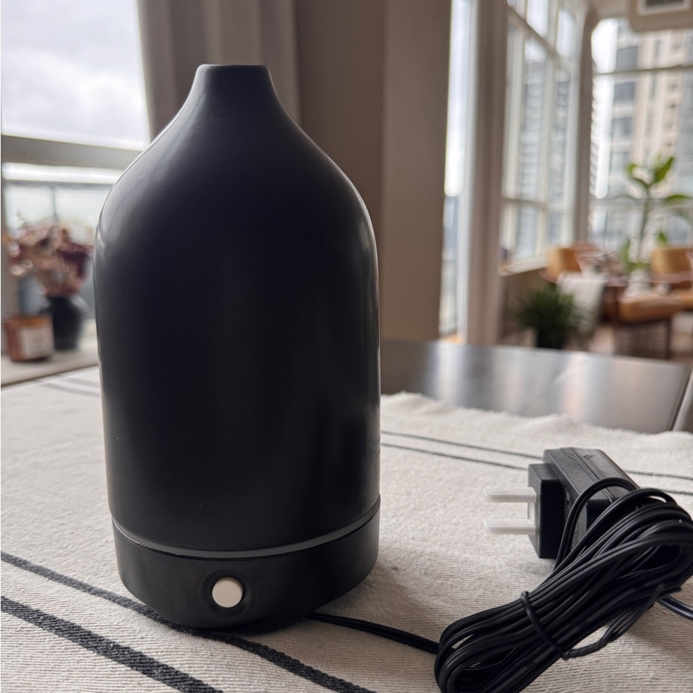 Black Essential Oil Diffuser - New